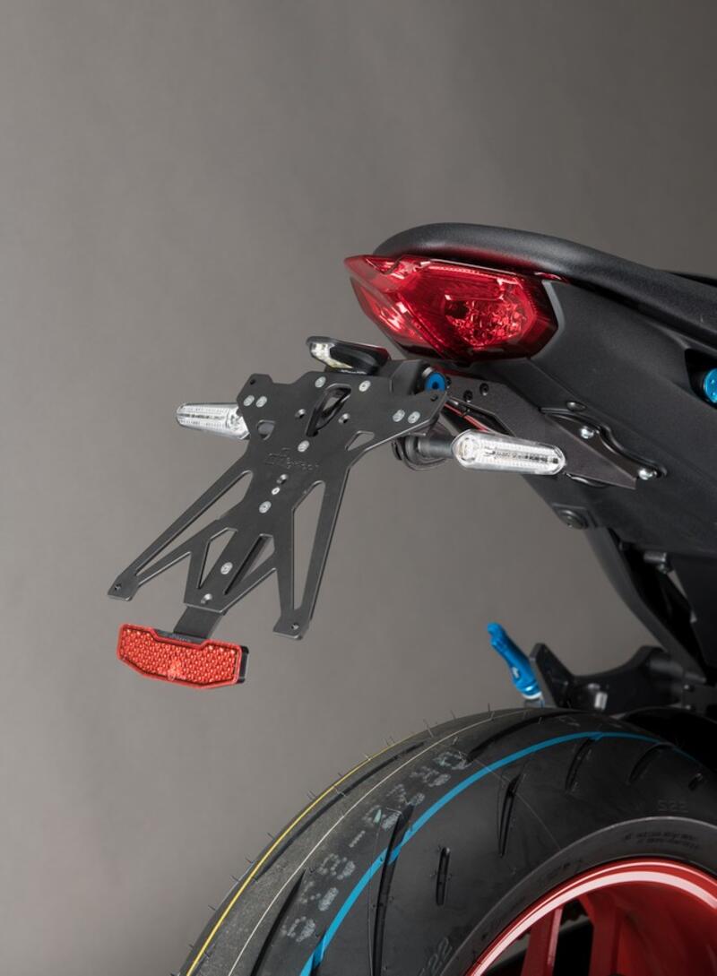Portatarga Regolabile per Yamaha NeroA1